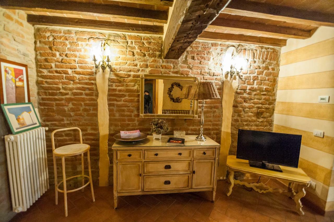 מלון פוטנלאטו Agriturismo Corte Ghiara מראה חיצוני תמונה